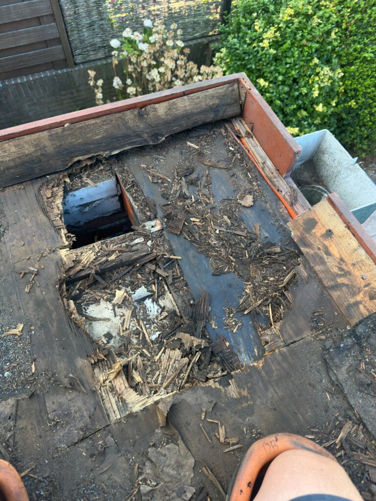 Houtrot reparatie en dichtbranden dak in Purmerend (2)